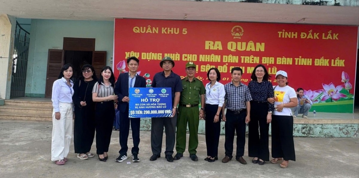 Trường Cao đẳng Y tế Hà Nội: Nhiều hoạt động thiện nguyện hướng về người dân vùng lũ Trường Cao đẳng Y tế Hà Nội: Nhiều hoạt động thiện nguyện hướng về người dân vùng lũ