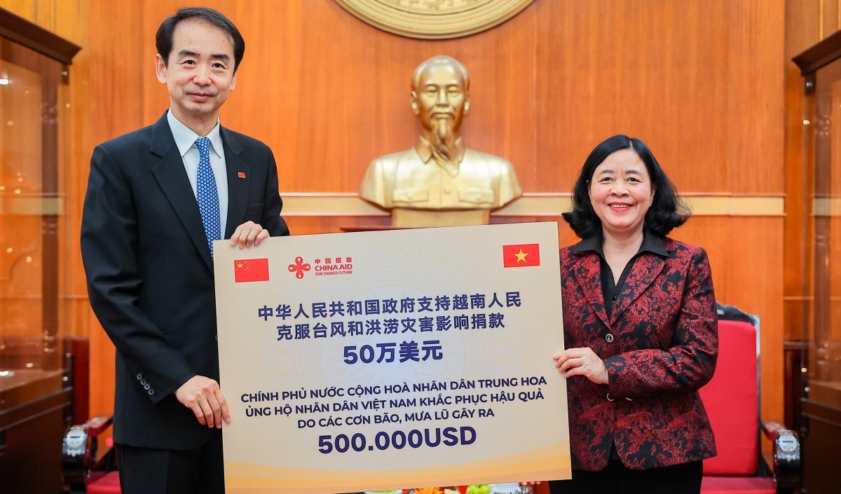 Chính phủ Trung Quốc hỗ trợ 500.000 USD giúp nhân dân Việt Nam khắc phục hậu quả mưa lũ