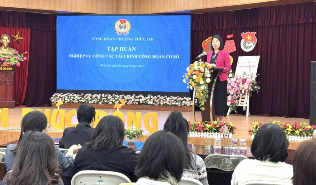 Công đoàn phường Phúc Lợi bồi dưỡng nghiệp vụ tài chính cho Chủ tịch, kế toán Công đoàn cơ sở