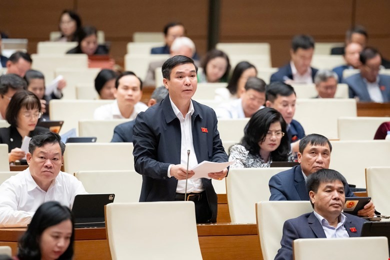 Đại biểu Hà Sỹ Huân phát biểu thảo luận. (Ảnh: QH) Đại biểu Hà Sỹ Huân phát biểu thảo luận. (Ảnh: QH)