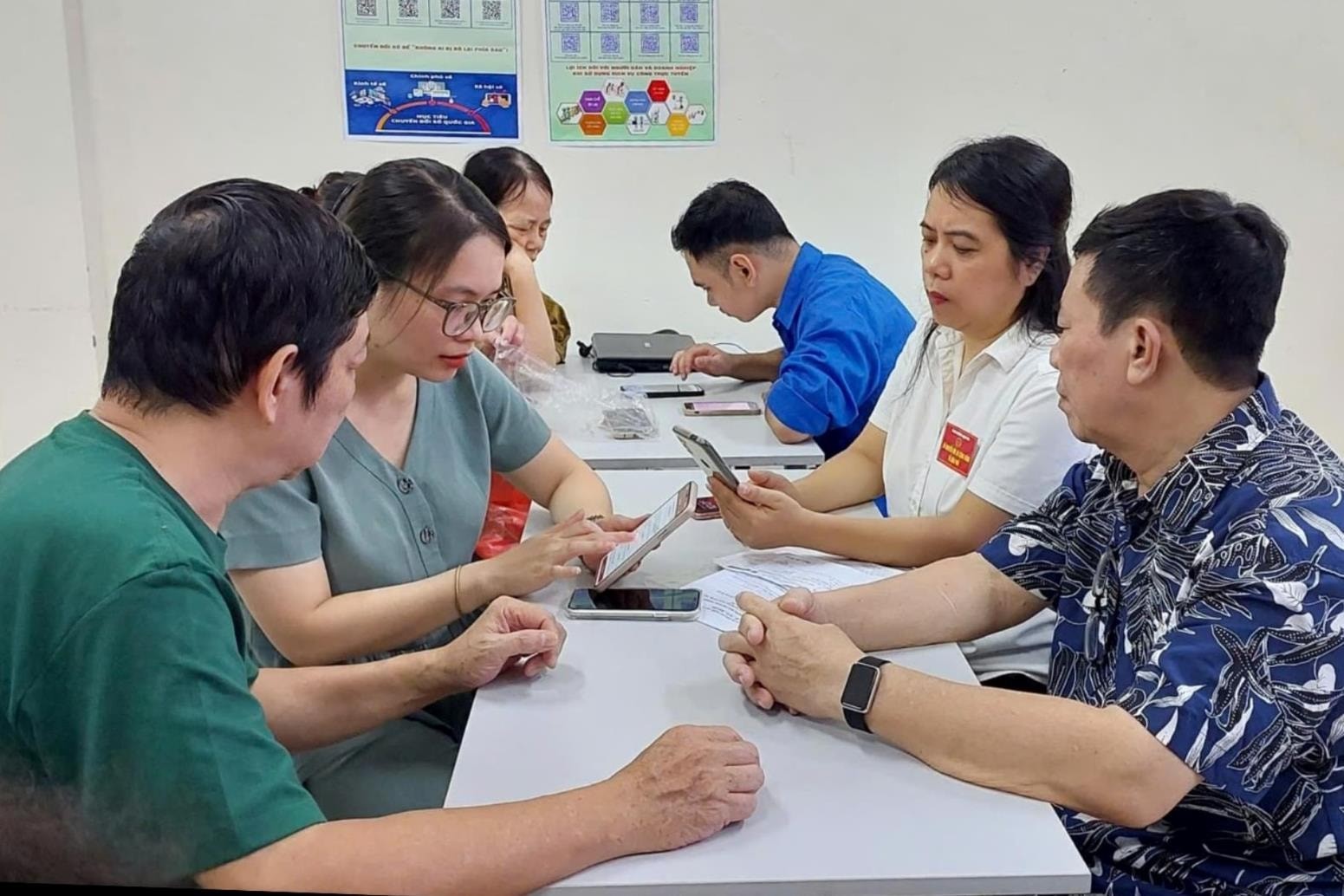 Hướng tới xây dựng cộng đồng số không ai bị bỏ lại phía sau