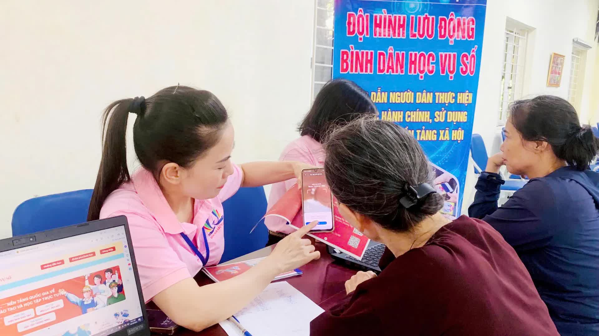 Hướng tới xây dựng cộng đồng số không ai bị bỏ lại phía sau