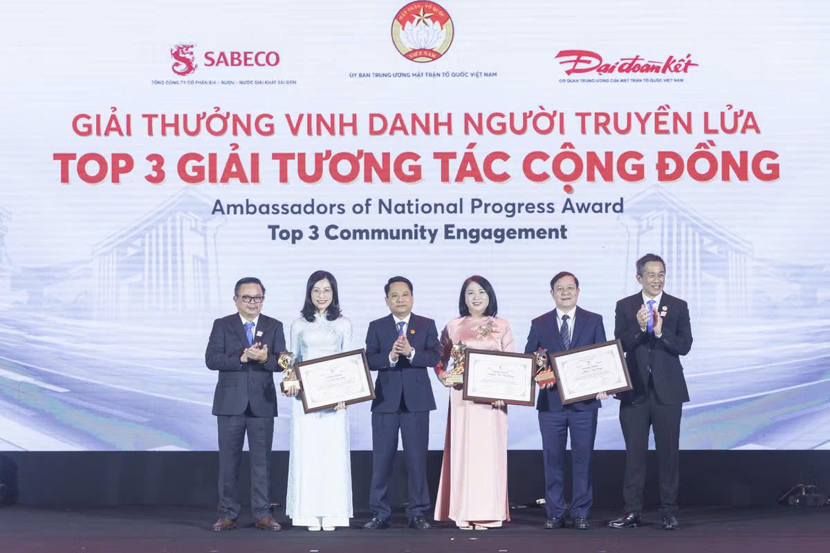 Giải thưởng “Vinh danh người truyền lửa”: Tôn vinh những con người bình dị mà phi thường