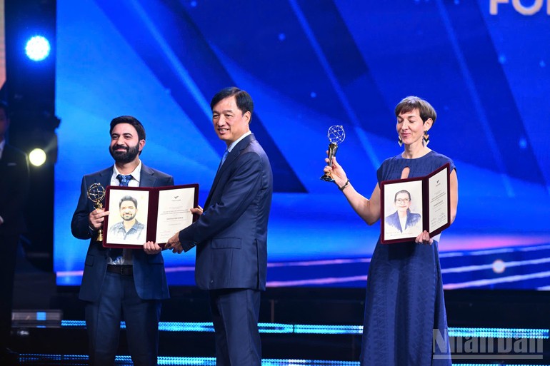 Giải thưởng Chính VinFuture 2025 vinh danh những khám phá và phát triển vaccine HPV