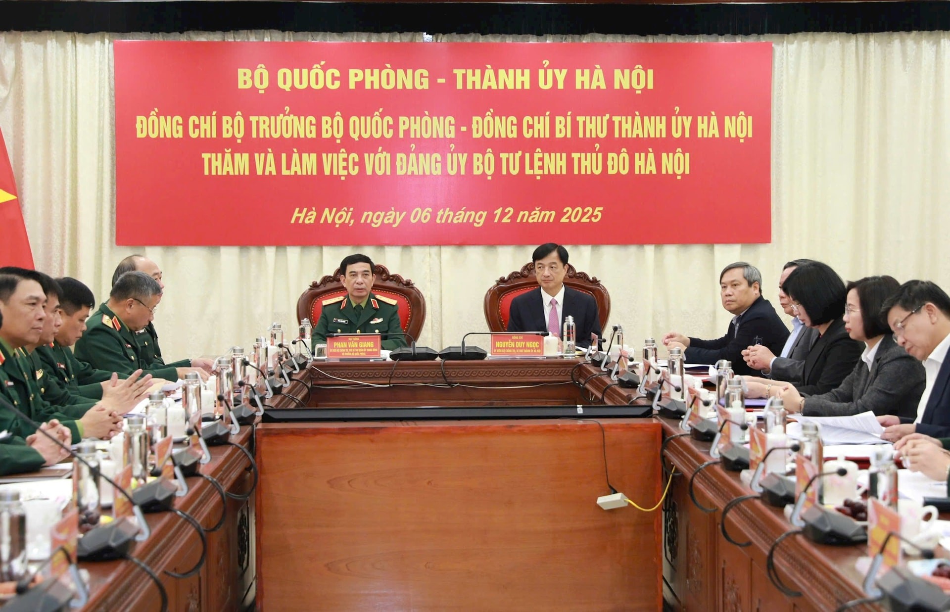 Đồng chí Nguyễn Duy Ngọc giữ chức Bí thư Đảng ủy Bộ Tư lệnh Thủ đô Hà Nội Đồng chí Nguyễn Duy Ngọc giữ chức Bí thư Đảng ủy Bộ Tư lệnh Thủ đô Hà Nội