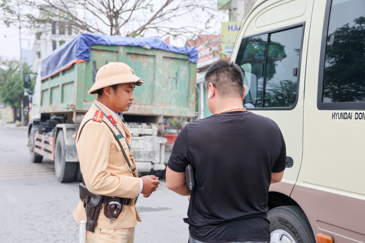 Siết chặt kiểm tra xe kinh doanh vận tải, bảo đảm an toàn giao thông cuối năm Hà Nội công bố đường dây nóng vận tải, siết chặt kiểm soát giao thông dịp lễ, Tết