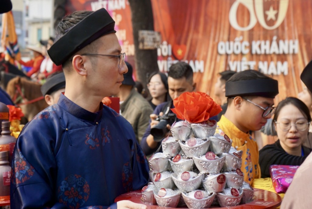 Bách Hoa Hỷ sự: Tái hiện đám cưới truyền thống Việt Nam trong ngày hội Việt Nam hạnh phúc