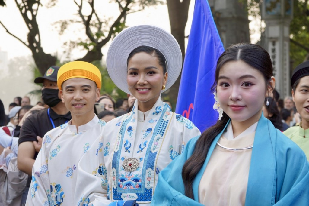 Bách Hoa Hỷ sự: Tái hiện đám cưới truyền thống Việt Nam trong ngày hội Việt Nam hạnh phúc