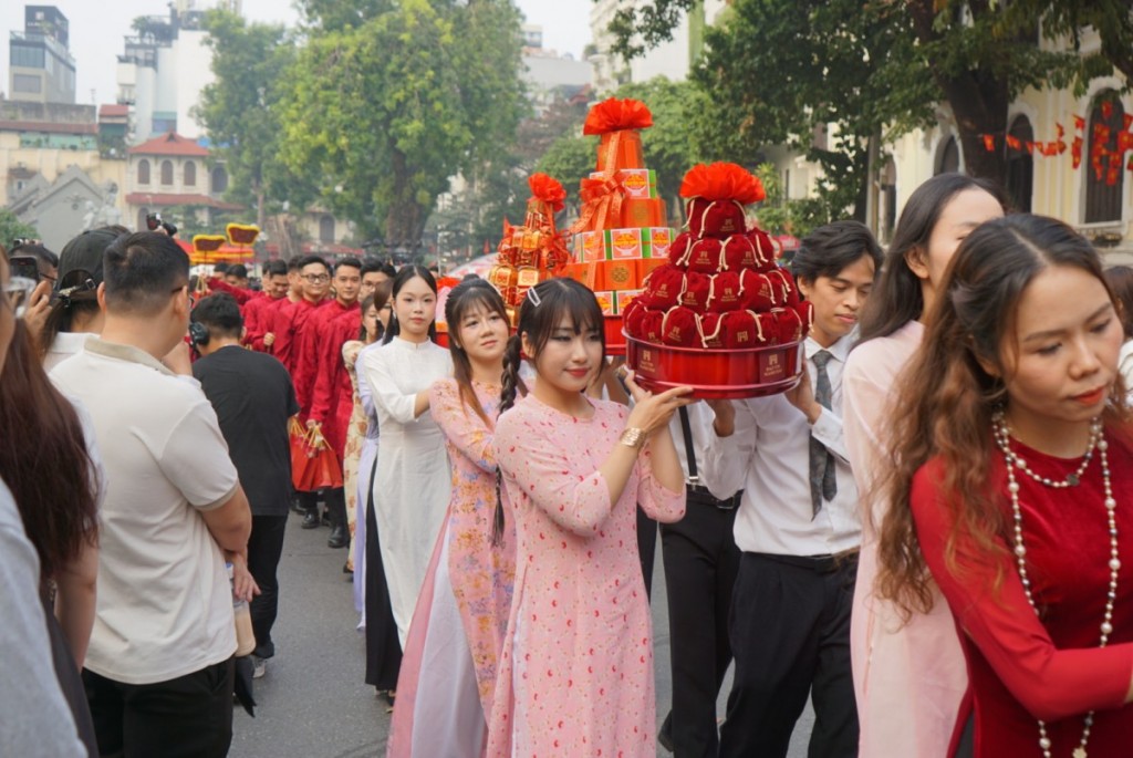Bách Hoa Hỷ sự: Tái hiện đám cưới truyền thống Việt Nam trong ngày hội Việt Nam hạnh phúc