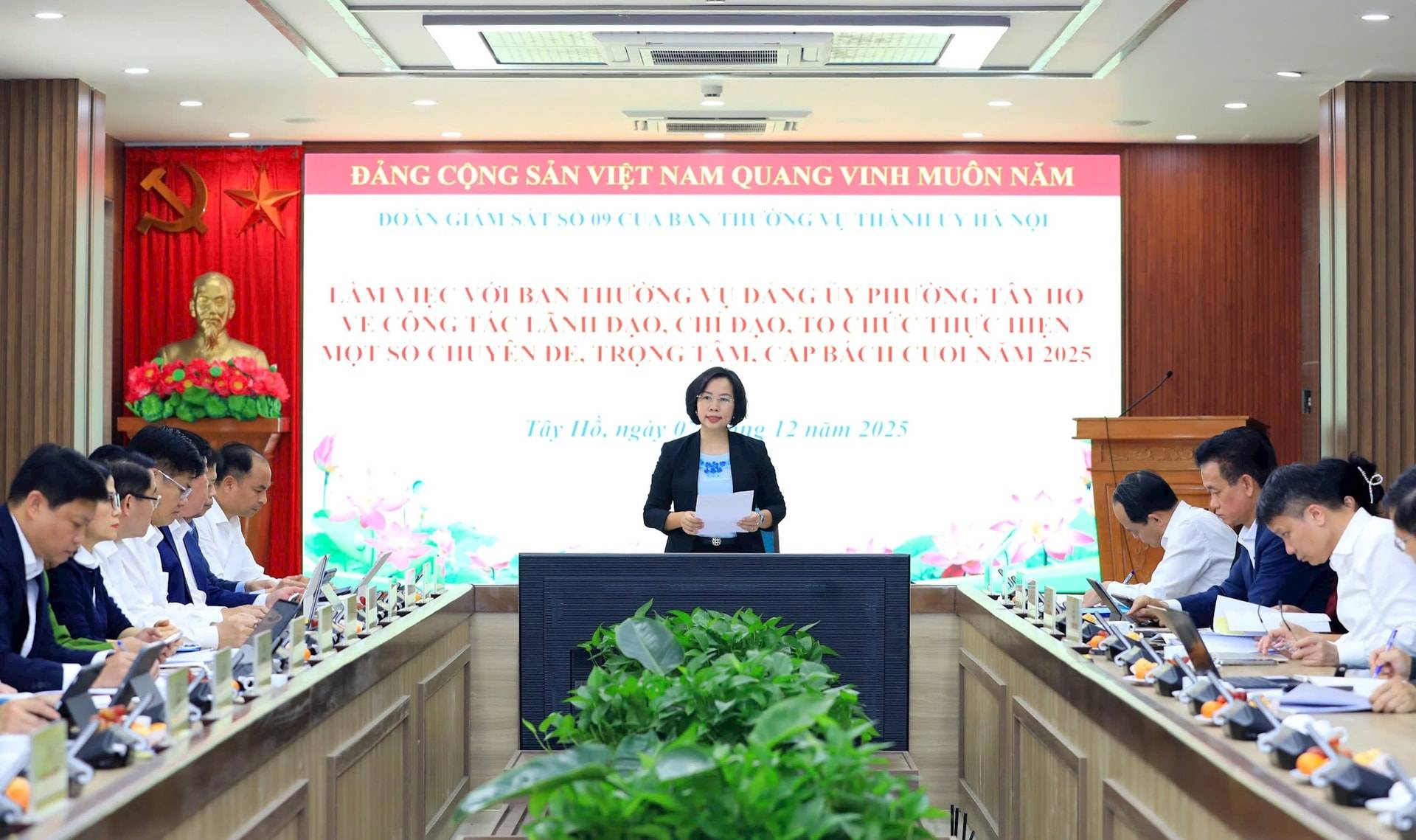 Đoàn Giám sát số 09 Thành ủy Hà Nội làm việc với Ban Thường vụ Đảng ủy phường Tây Hồ