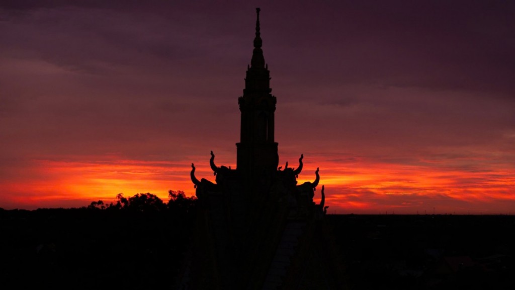 Giới trẻ đổ về núi Bà Đen, Tây Ninh “săn” hoàng hôn