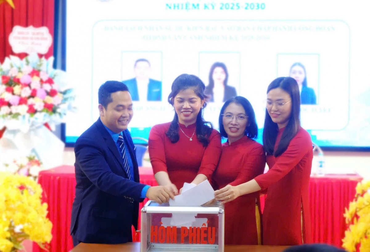 Đại hội Công đoàn Quỹ tín dụng nhân dân Vân Canh lần thứ V thành công tốt đẹp