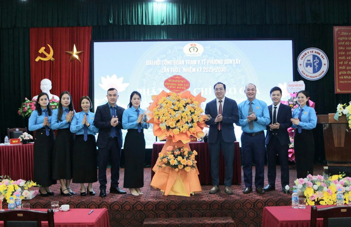 Công đoàn Trạm Y tế phường Sơn Tây quyết tâm đổi mới, chăm lo tốt hơn cho người lao động Công đoàn Trạm Y tế phường Sơn Tây quyết tâm đổi mới, chăm lo tốt hơn cho người lao động