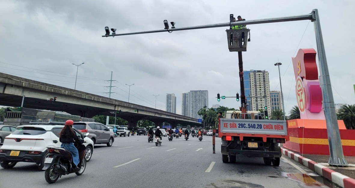 Hà Nội đẩy nhanh chuyển đổi số trong xử lý vi phạm giao thông Hà Nội đẩy nhanh chuyển đổi số trong xử lý vi phạm giao thông