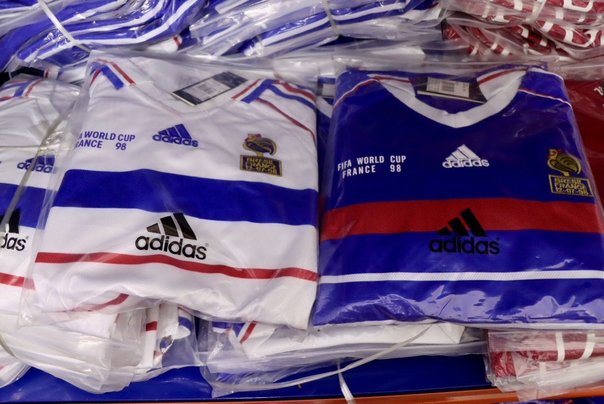 Hà Nội: Tạm giữ gần 6.500 bộ quần áo có dấu hiệu giả nhãn hiệu Adidas, Puma, Nike