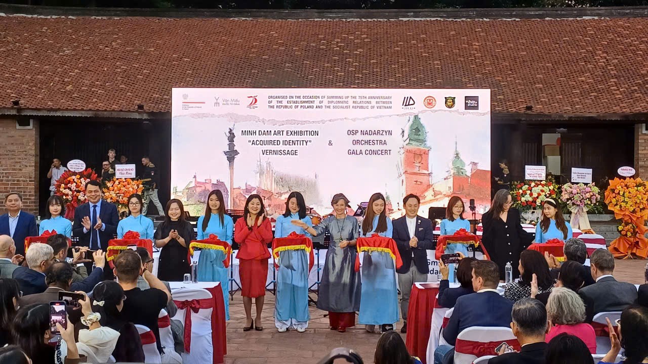 Độc đáo triển lãm cá nhân “Danh tính hình thành” của họa sĩ Minh Đàm