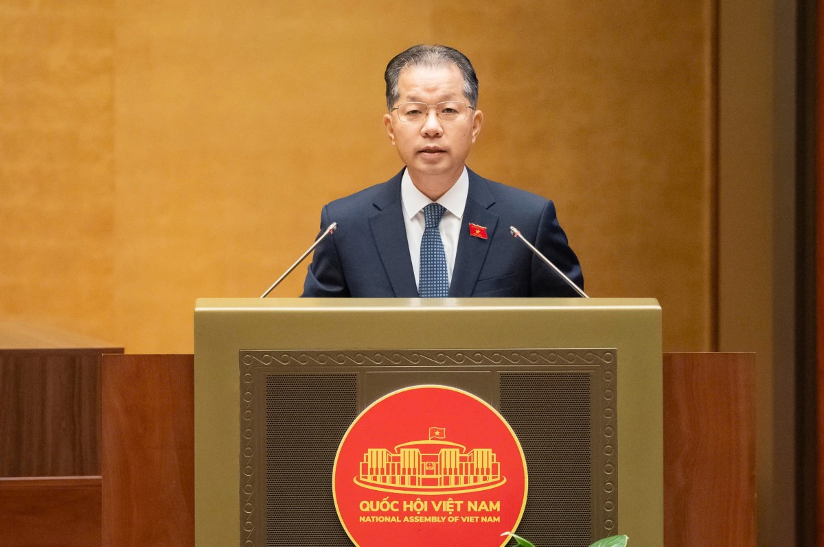 Chánh án Toà án Nhân dân tối cao Nguyễn Văn Quảng trình bày báo cáo. (Ảnh: QH) Chánh án Toà án Nhân dân tối cao Nguyễn Văn Quảng trình bày báo cáo. (Ảnh: QH)