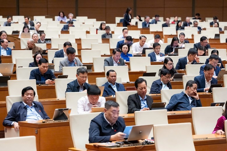 Hôm nay (10/12), Quốc hội xem xét thông qua hơn 30 luật, nghị quyết Hôm nay (10/12), Quốc hội xem xét thông qua hơn 30 luật, nghị quyết