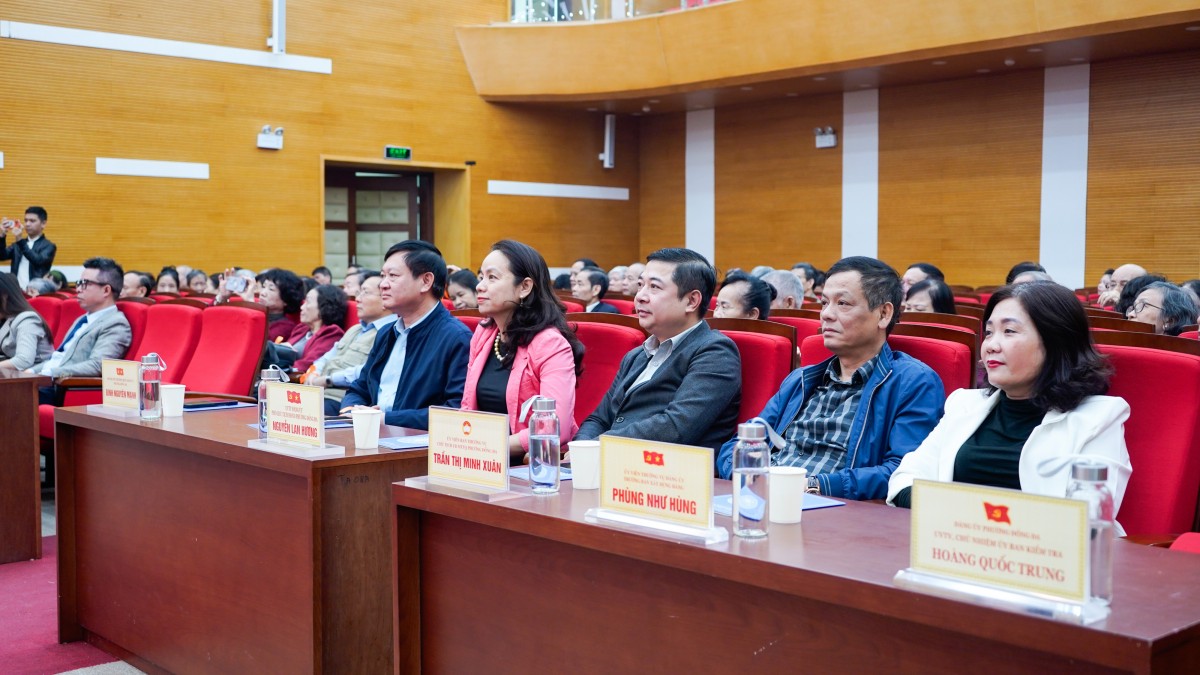 Chung tay bảo vệ phụ nữ, trẻ em gái trong kỷ nguyên số Nâng cao nhận thức, bảo vệ phụ nữ và trẻ em gái trên không gian mạng