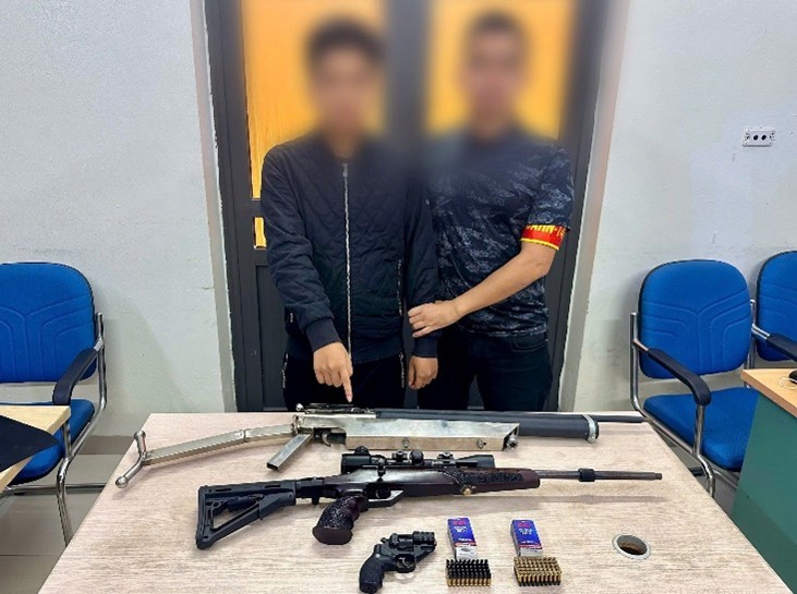 Tổ công tác 141 Hà Nội bắt giữ thanh niên 16 tuổi tàng trữ 3 khẩu súng và 100 viên đạn Tổ công tác 141 Hà Nội bắt giữ thanh niên 16 tuổi tàng trữ 3 khẩu súng và 100 viên đạn