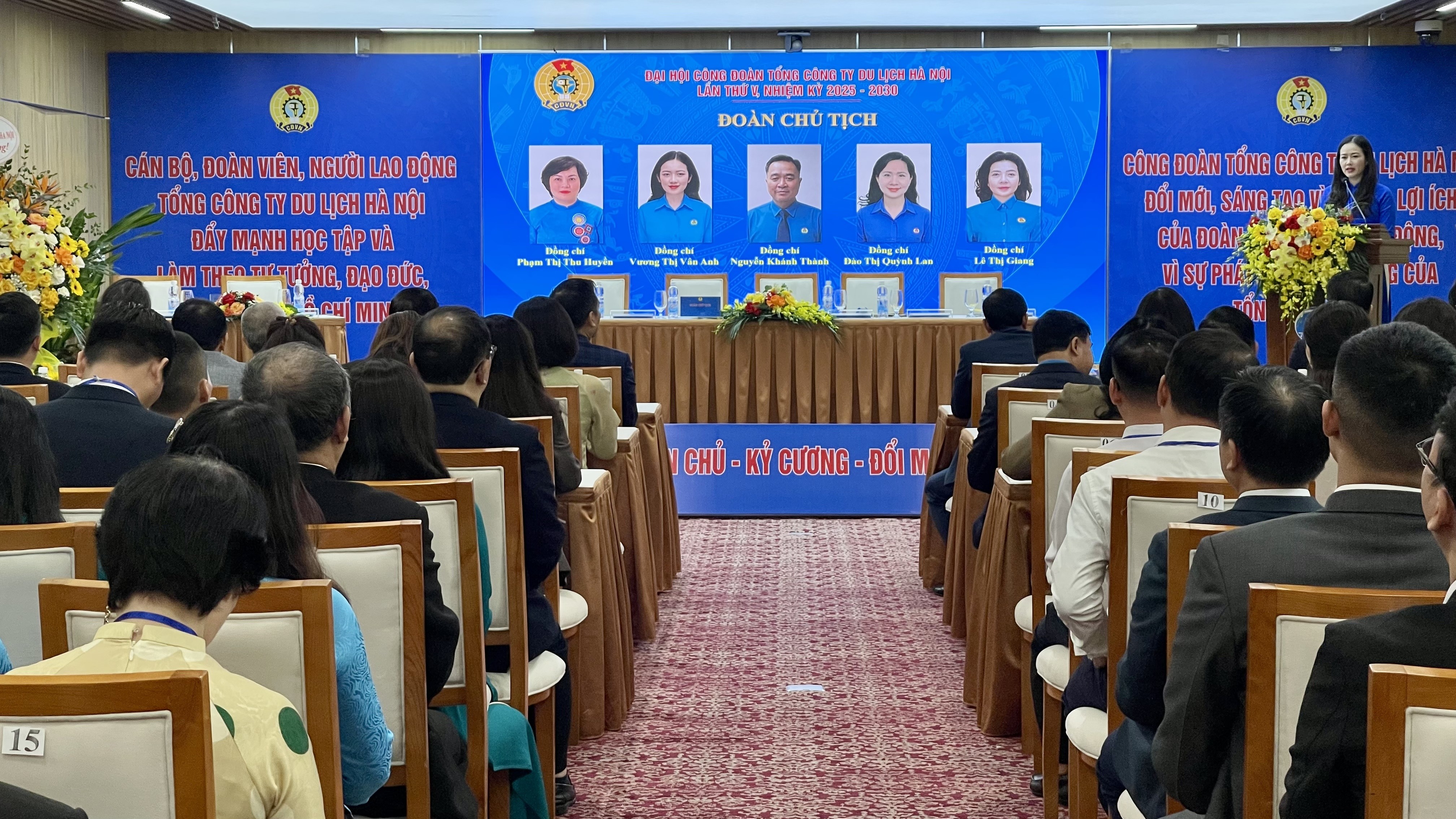 Đại hội Công đoàn Tổng Công ty Du lịch Hà Nội Đồng chí Phạm Thị Thu Huyền tiếp tục giữ chức Chủ tịch Công đoàn Tổng Công ty Du lịch Hà Nội