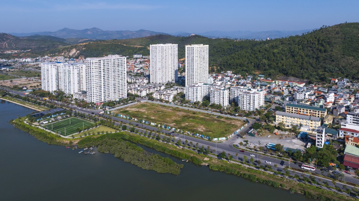 Imperia Holiday Hạ Long tọa lạc trên “vị trí vàng” tại Hạ Long. Nguồn MIK Group Imperia Holiday Hạ Long tọa lạc trên “vị trí vàng” tại Hạ Long. Nguồn MIK Group