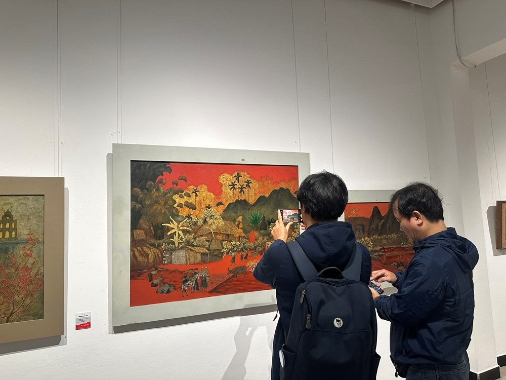 Triển lãm nghệ thuật sơn mài chào mừng Đại hội Đảng toàn quốc lần thứ XIV