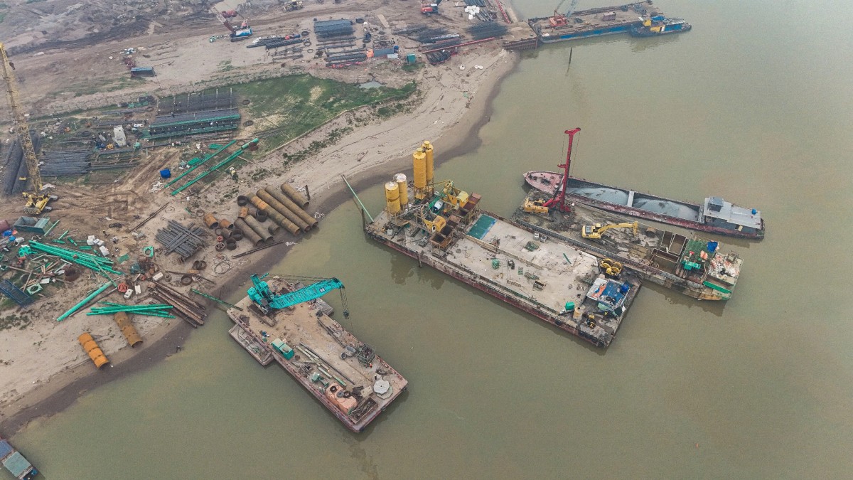 Tiến độ thi công cầu vượt sông Hồng gần 10.000 tỷ Tiến độ thi công cầu vượt sông Hồng gần 10.000 tỷ