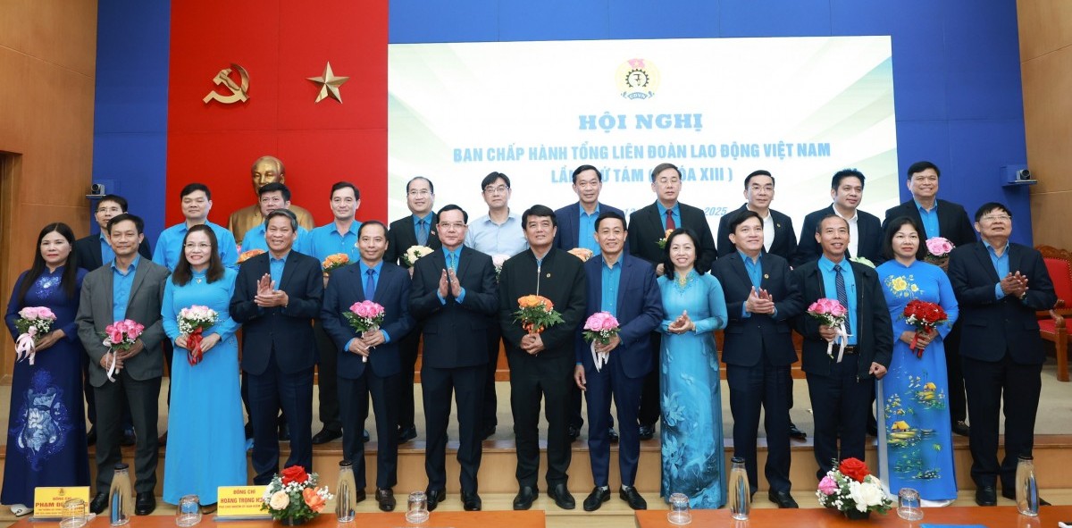 Chủ tịch LĐLĐ thành phố Hà Nội Nguyễn Văn Thắng được bầu vào Đoàn Chủ tịch Tổng LĐLĐ Việt Nam