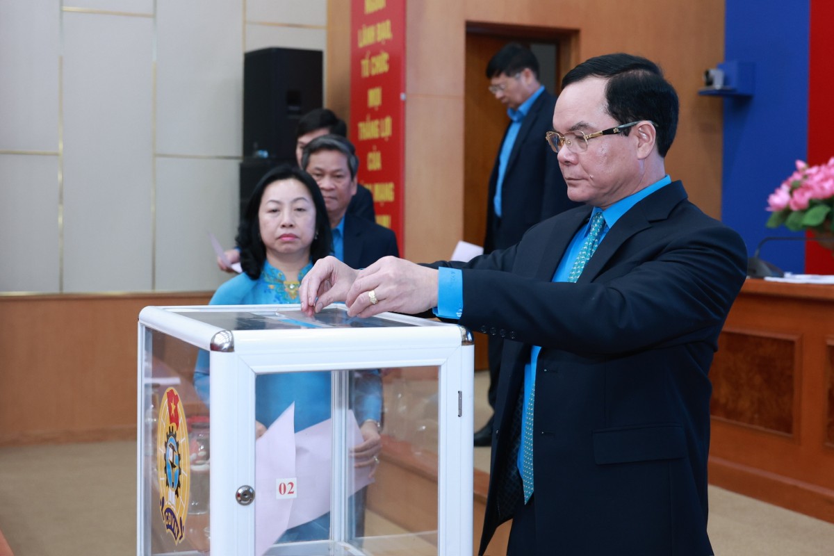 Chủ tịch LĐLĐ thành phố Hà Nội Nguyễn Văn Thắng được bầu vào Đoàn Chủ tịch Tổng LĐLĐ Việt Nam Chủ tịch LĐLĐ thành phố Hà Nội Nguyễn Văn Thắng được bầu vào Đoàn Chủ tịch Tổng LĐLĐ Việt Nam