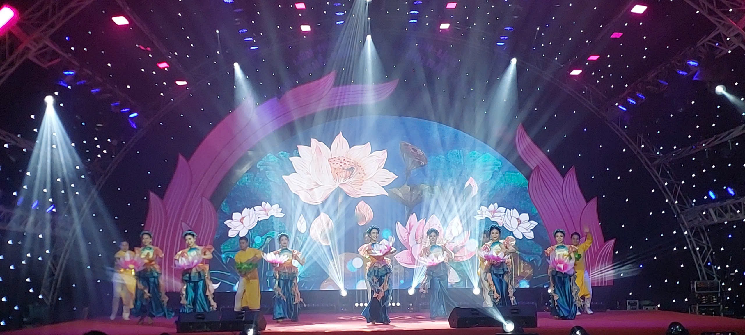 Khai mạc Liên hoan Ẩm thực và Du lịch làng nghề, phố nghề Hà Nội năm 2025 Khai mạc Liên hoan Ẩm thực và Du lịch làng nghề, phố nghề Hà Nội năm 2025