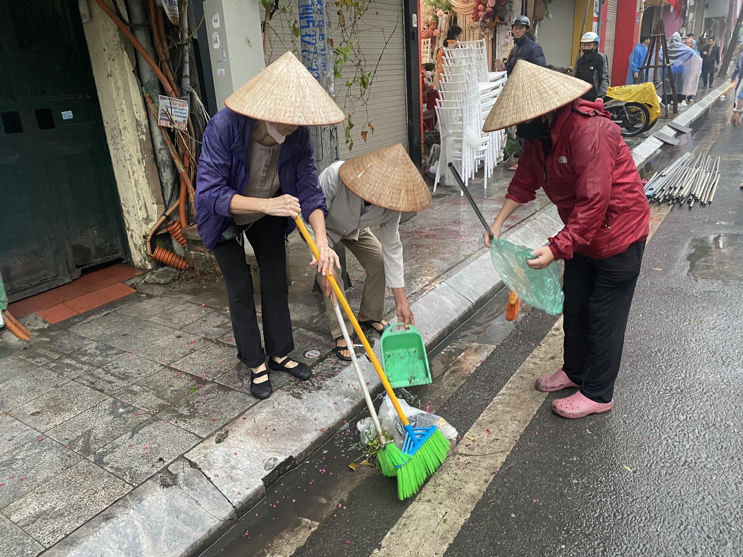 Phường Văn Miếu - Quốc Tử Giám ra quân giải quyết “điểm nghẽn” trật tự đô thị, hướng tới xây dựng đô thị văn minh