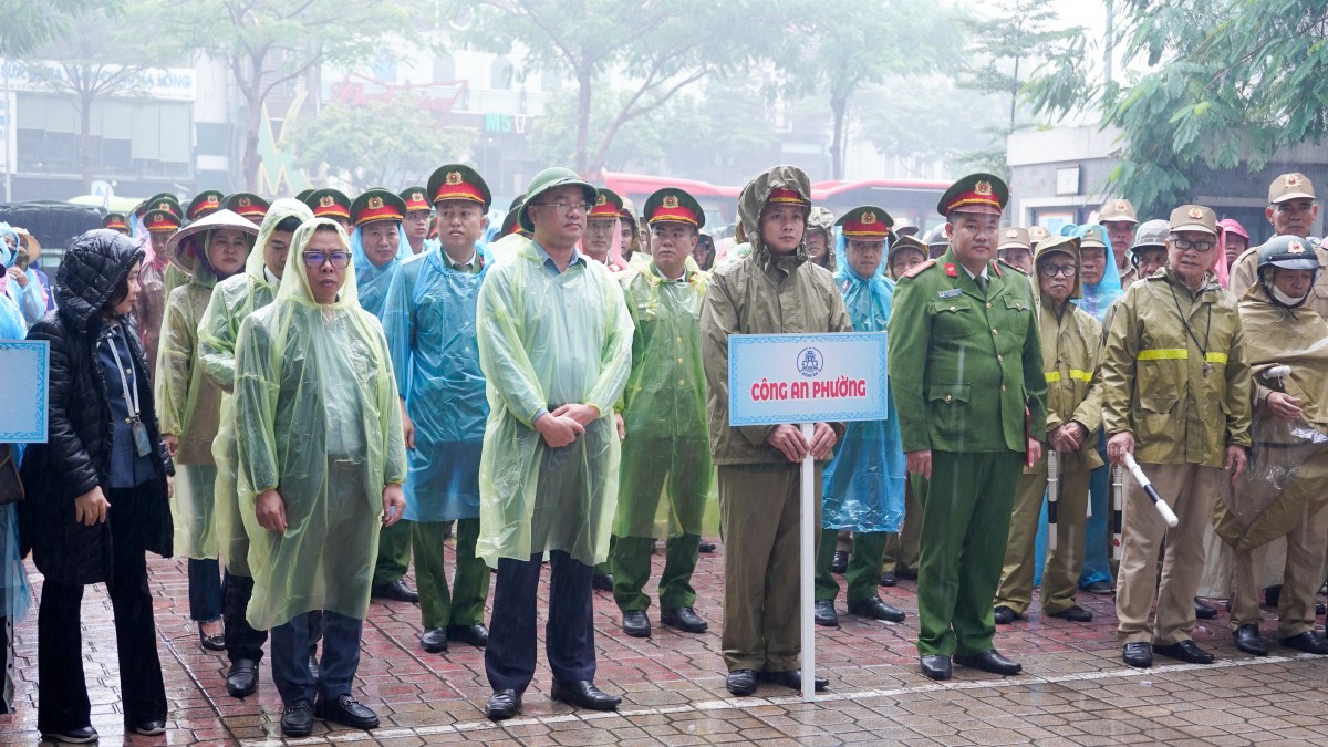 Đồng Đa ra quân cao điểm lập lại trật tự đô thị, đảm bảo an ninh trước thềm Đại hội Đảng và Tết Nguyên đán 2026 Phường Đống Đa ra quân cao điểm lập lại trật tự đô thị