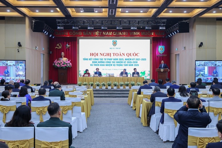 Thủ tướng Chính phủ nêu 3 định hướng chiến lược, 6 nhiệm vụ trọng tâm cho ngành Tư pháp Thủ tướng Chính phủ nêu 3 định hướng chiến lược, 6 nhiệm vụ trọng tâm cho ngành Tư pháp