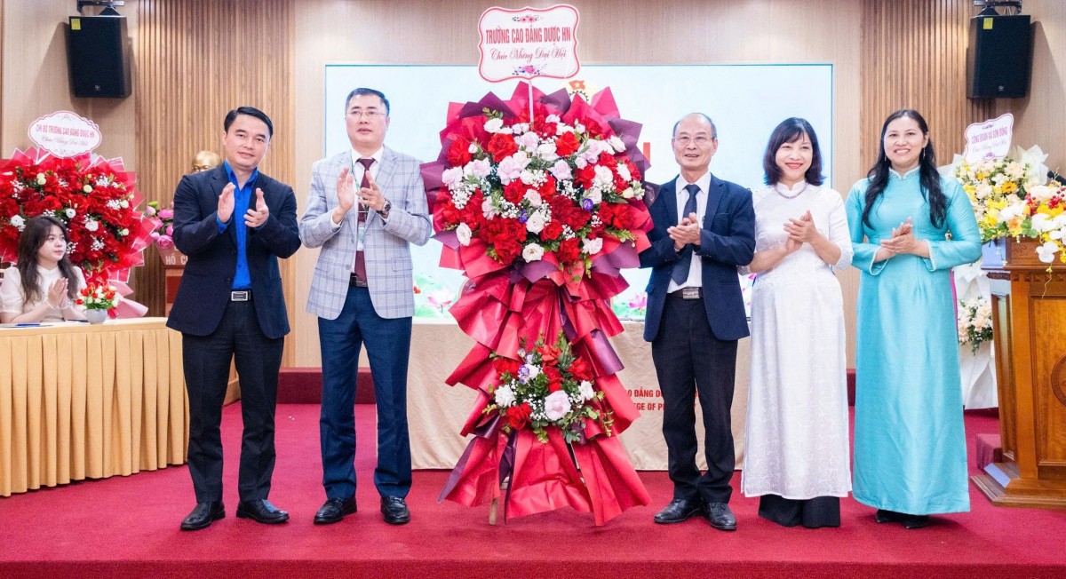 Đại hội Công đoàn Trường Cao đẳng Dược Hà Nội thành công tốt đẹp Đại hội Công đoàn Trường Cao đẳng Dược Hà Nội thành công tốt đẹp