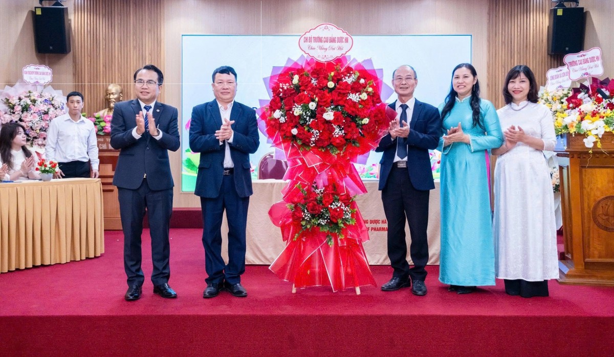 Đại hội Công đoàn Trường Cao đẳng Dược Hà Nội thành công tốt đẹp Đại hội Công đoàn Trường Cao đẳng Dược Hà Nội thành công tốt đẹp