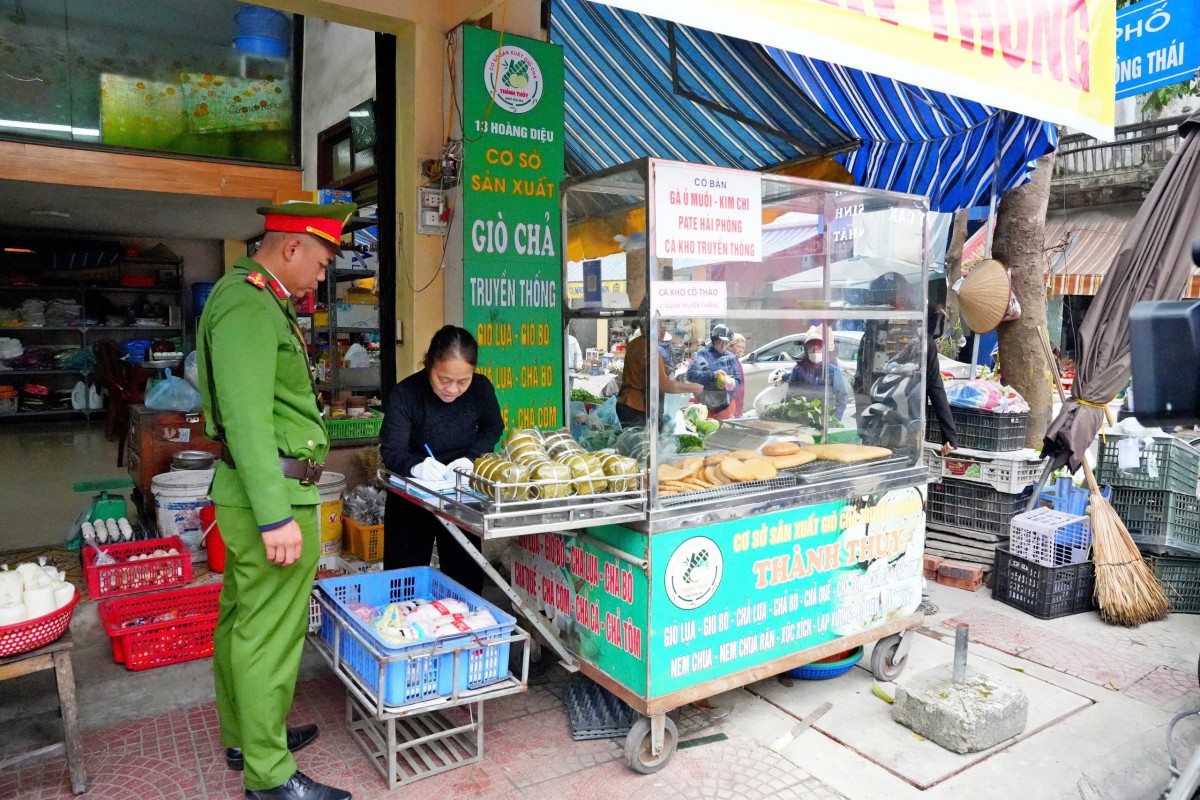 Các địa phương ngoại thành Hà Nội ra quân lập lại trật tự, văn minh đô thị Các địa phương ngoại thành Hà Nội ra quân lập lại trật tự, văn minh đô thị