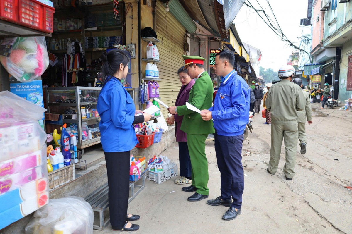 Các địa phương ngoại thành Hà Nội ra quân lập lại trật tự, văn minh đô thị Các địa phương ngoại thành Hà Nội ra quân lập lại trật tự, văn minh đô thị