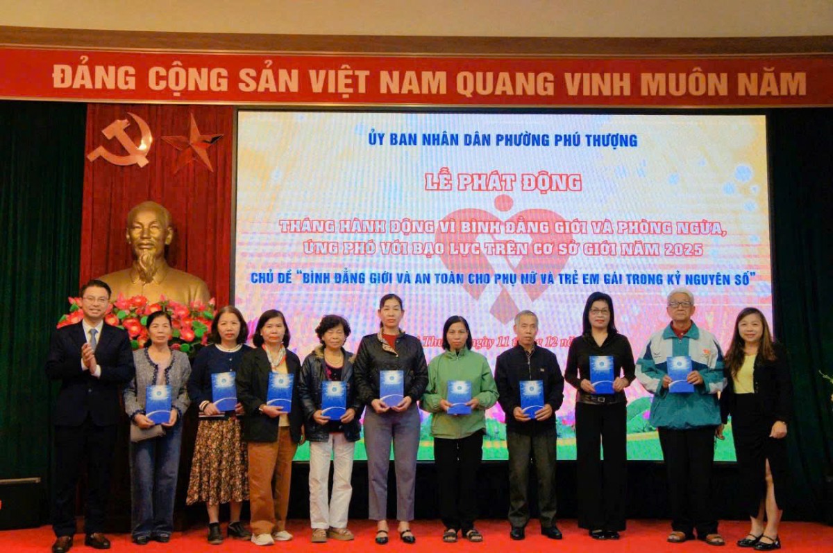 Lan tỏa yêu thương từ những tấm thẻ bảo hiểm y tế Lan tỏa yêu thương từ những tấm thẻ bảo hiểm y tế