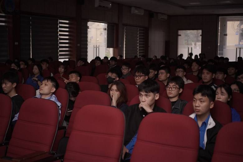 Sinh viên Trường Đại học Điện lực và hành trình lan tỏa tình yêu đất nước Sinh viên Trường Đại học Điện lực và hành trình lan tỏa tình yêu đất nước