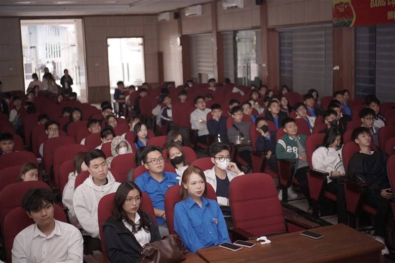 Sinh viên Trường Đại học Điện lực và hành trình lan tỏa tình yêu đất nước