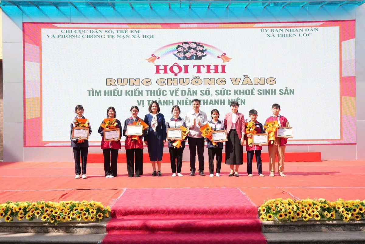 Học sinh hào hứng tham gia hội thi tìm hiểu kiến thức dân số, sức khỏe sinh sản Học sinh hào hứng tham gia hội thi tìm hiểu kiến thức dân số, sức khỏe sinh sản