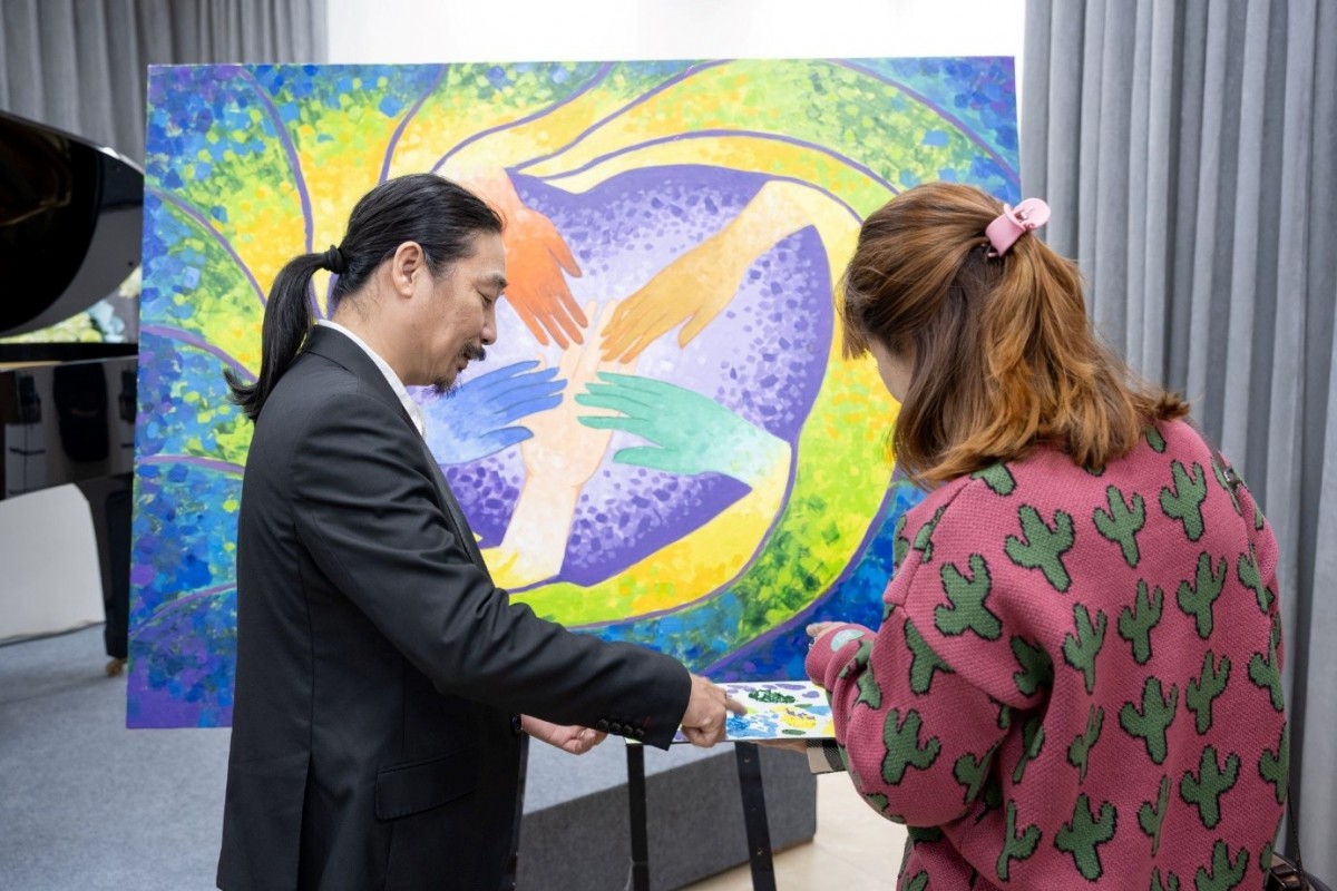 Kết yêu thương gửi đến đồng bào miền Trung Kết yêu thương gửi đến đồng bào miền Trung