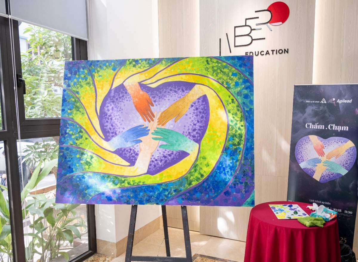 Kết yêu thương gửi đến đồng bào miền Trung Kết yêu thương gửi đến đồng bào miền Trung