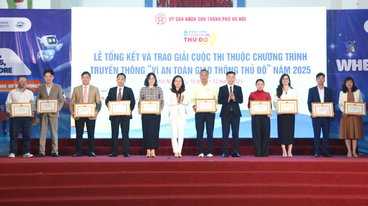 Bền bỉ 15 năm vun đắp văn hóa giao thông Bền bỉ 15 năm vun đắp văn hóa giao thông