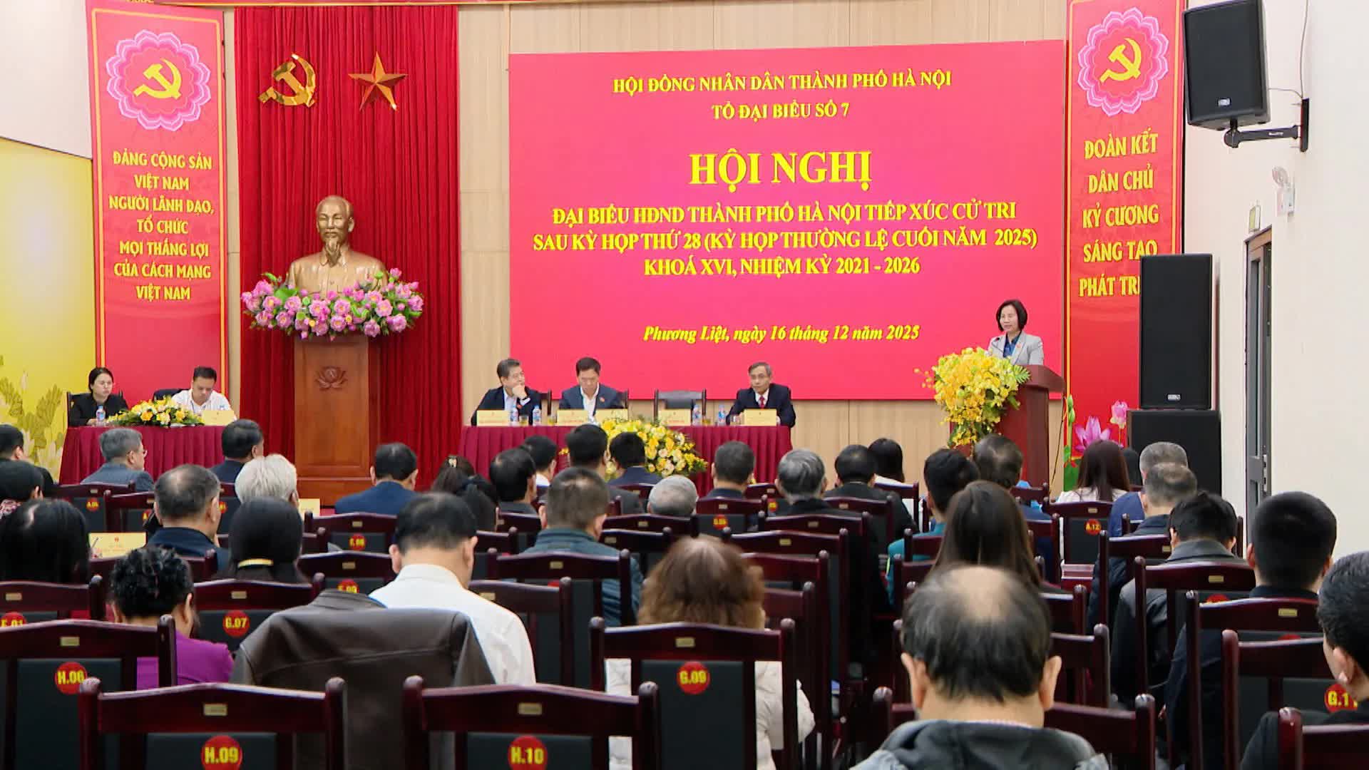 Cử tri kiến nghị Thành phố tăng cường chỉ đạo quản lý vệ sinh môi trường Cử tri kiến nghị Thành phố tăng cường chỉ đạo quản lý vệ sinh môi trường