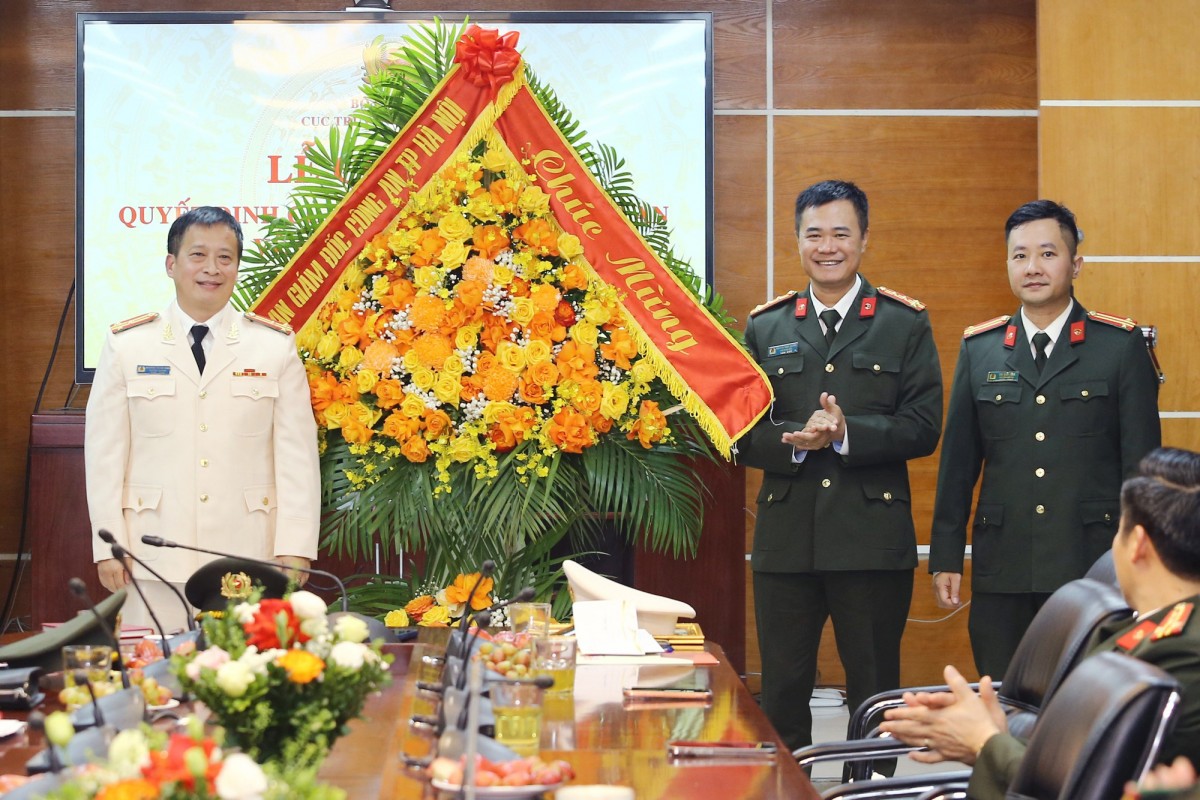 Bổ nhiệm Thượng tá Nguyễn Thanh Bình giữ chức Phó Cục trưởng Cục Truyền thông Công an nhân dân Bổ nhiệm Thượng tá Nguyễn Thanh Bình giữ chức Phó Cục trưởng Cục Truyền thông Công an nhân dân