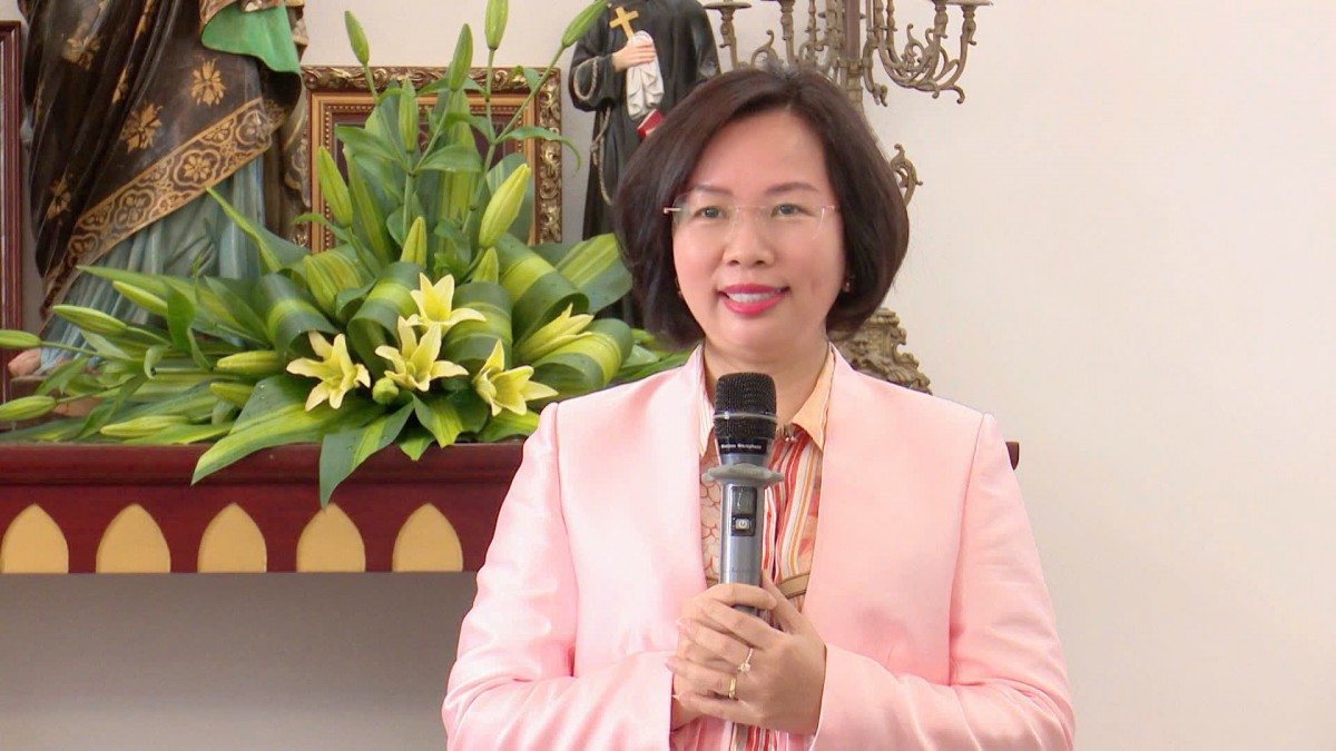 Chủ tịch Ủy ban MTTQ Việt Nam thành phố Hà Nội Bùi Huyền Mai chúc mừng Giáng sinh Giáo xứ Bằng Sở