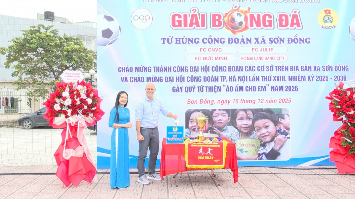 Sôi nổi Giải bóng đá tứ hùng Công đoàn xã Sơn Đồng