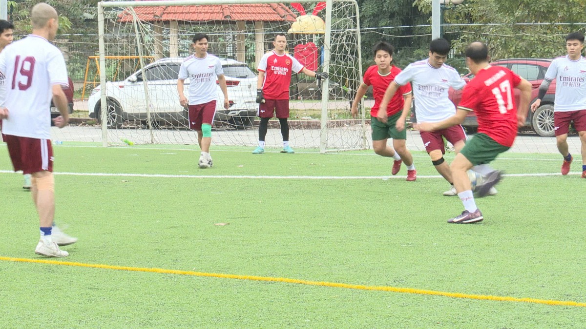 Sôi nổi Giải bóng đá tứ hùng Công đoàn xã Sơn Đồng